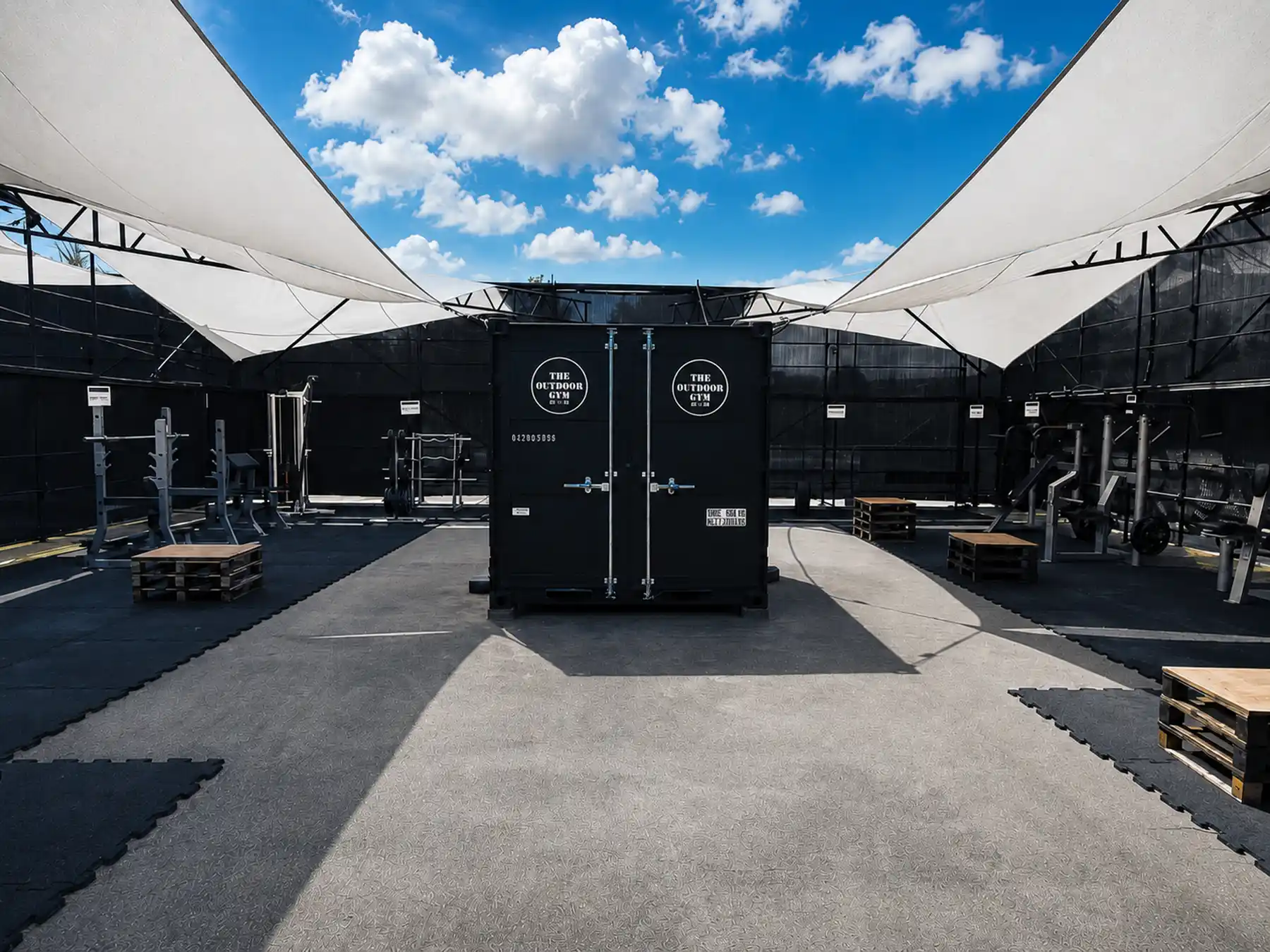 Outdoor Gym auf 1.500 m² mit Power Racks und Functional-Stationen in Lauffen bei Heilbronn